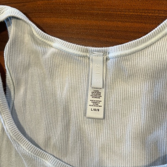 SKIMS Light Blue Ribbed Tank Top - Picture 3 of 3